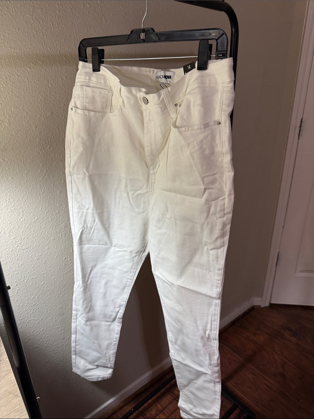 Fashion Nova Men’s Skinny Jeans in White
